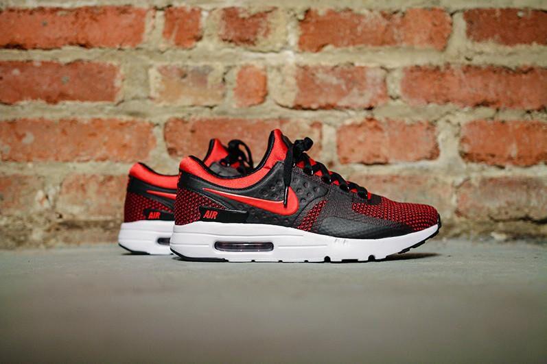 NIKE AIR MAX ZERO ESSENTIAL