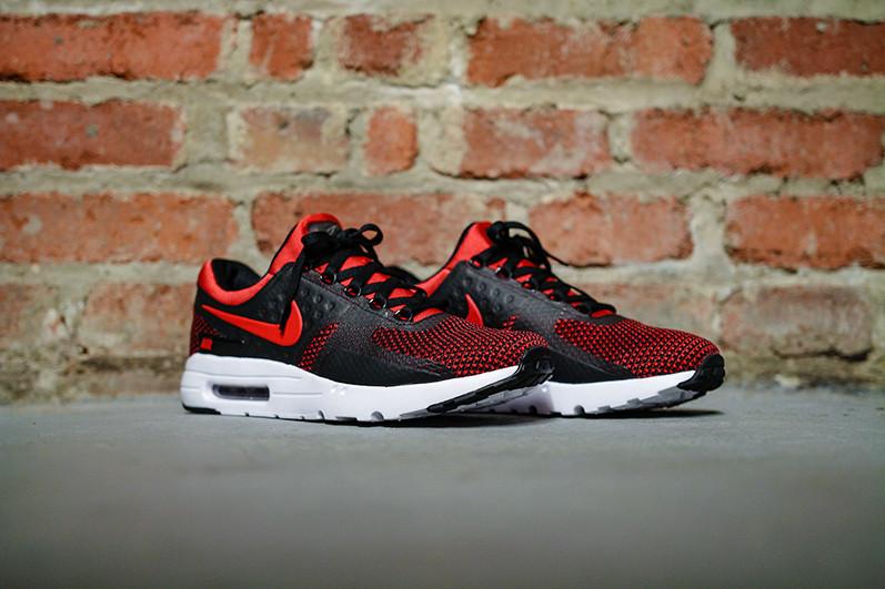 NIKE AIR MAX ZERO ESSENTIAL