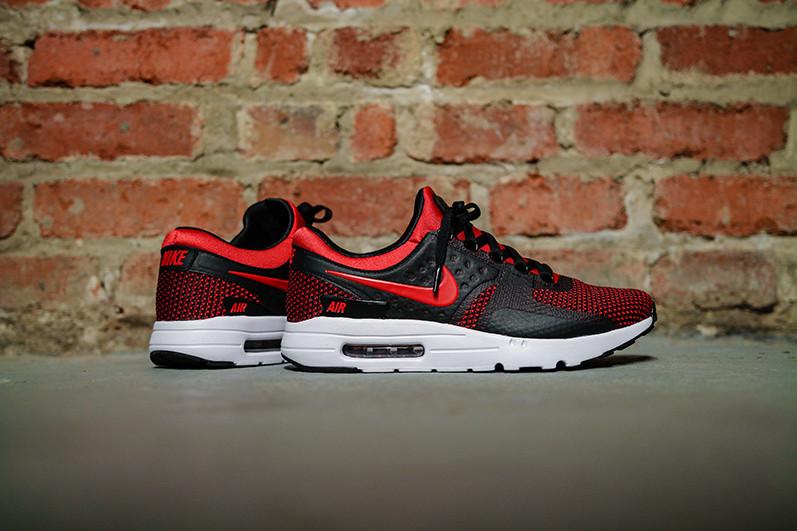 NIKE AIR MAX ZERO ESSENTIAL