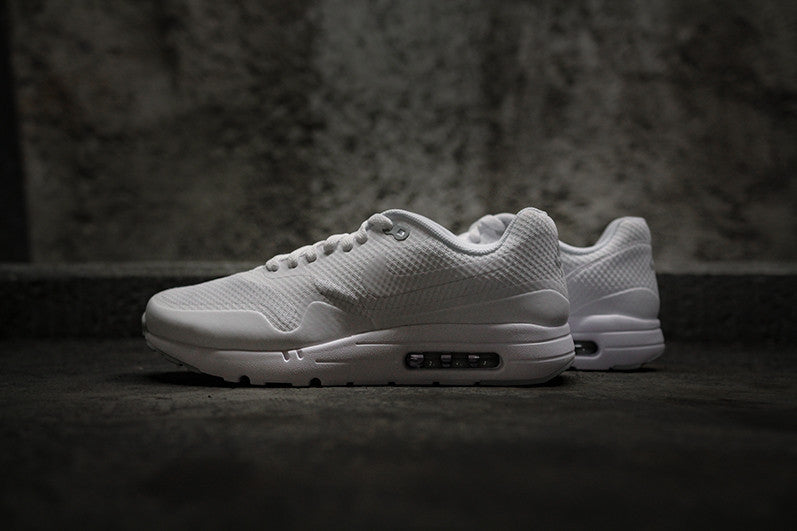 NIKE AIR MAX 1 ULTRA ESSENTIAL
