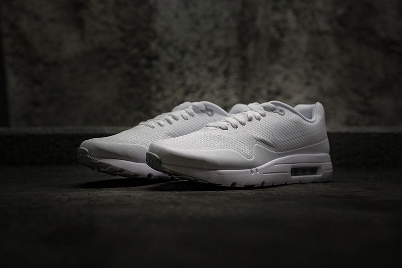 NIKE AIR MAX 1 ULTRA ESSENTIAL