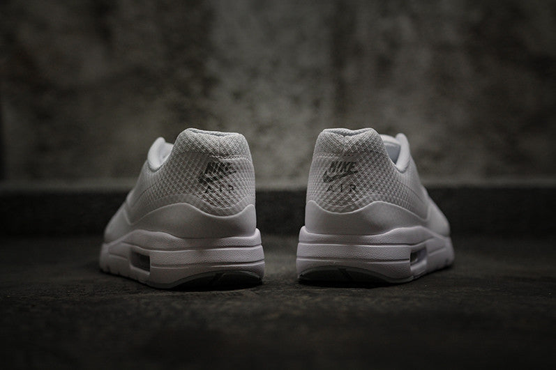 NIKE AIR MAX 1 ULTRA ESSENTIAL