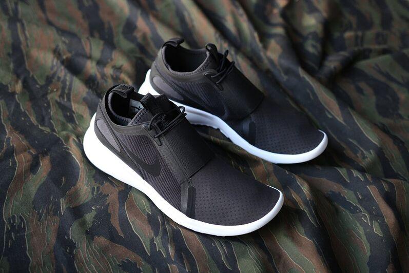 Nike Current Slip-On