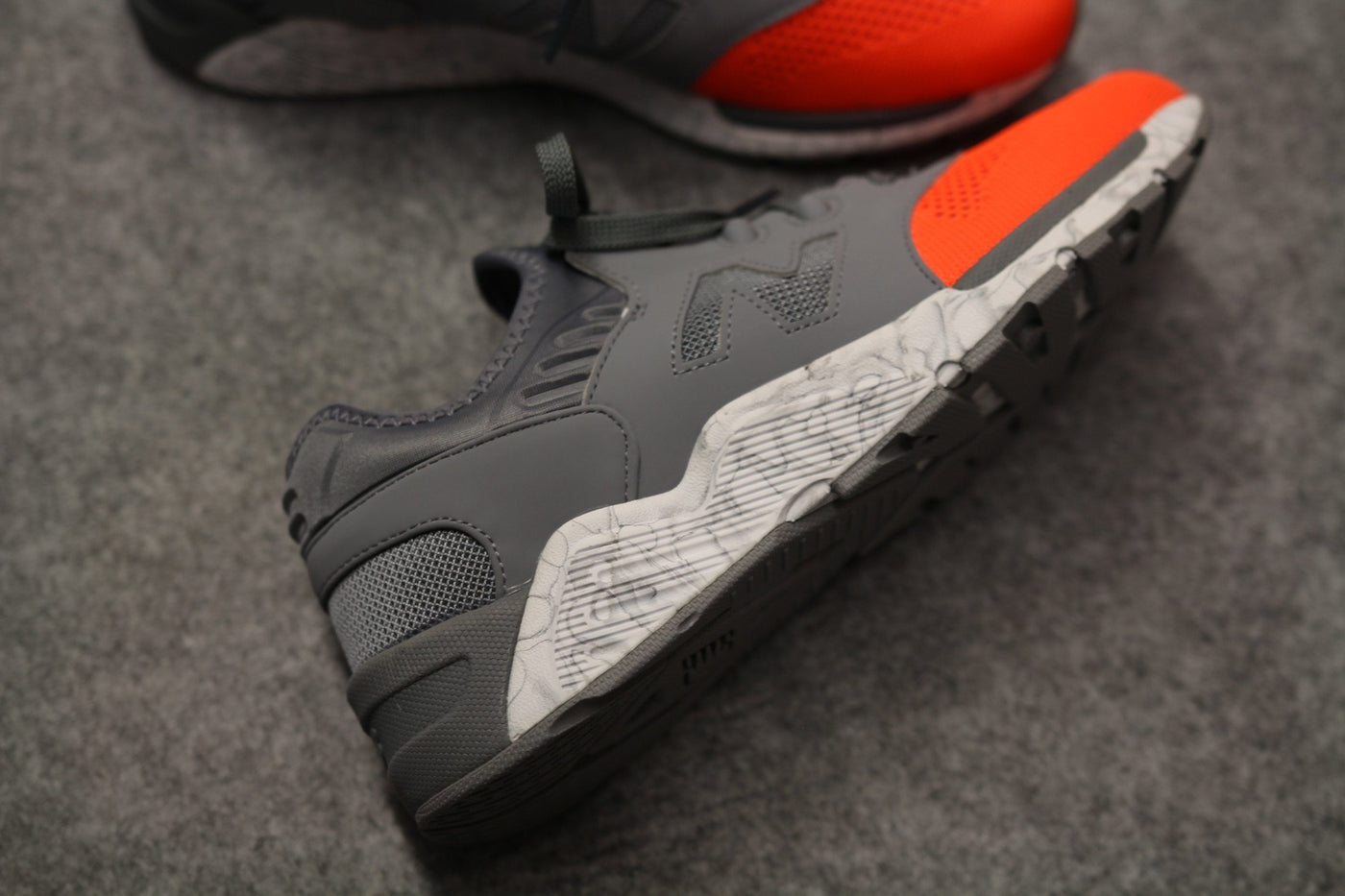 NEW BALANCE 009