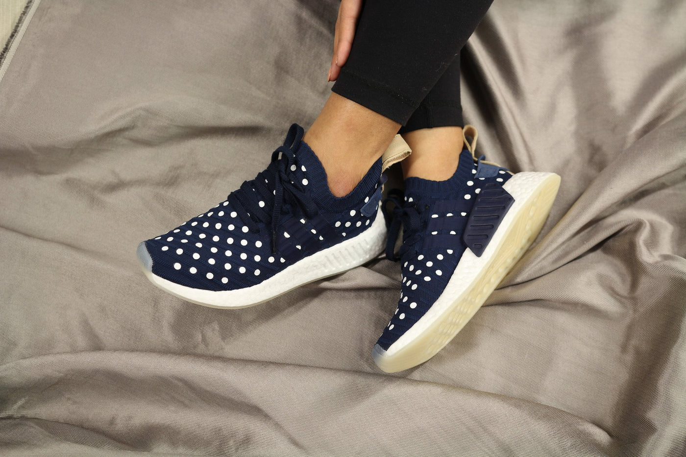 NMD_R2 W