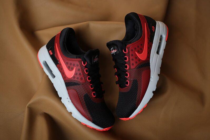 NIKE AIR MAX ZERO ESSENTIAL