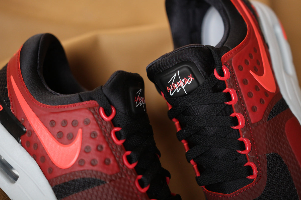 NIKE AIR MAX ZERO ESSENTIAL