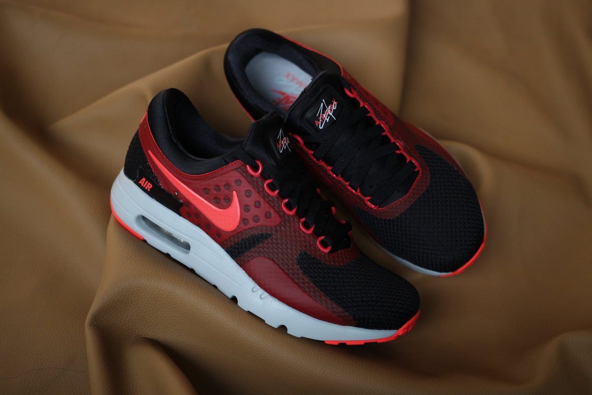 NIKE AIR MAX ZERO ESSENTIAL