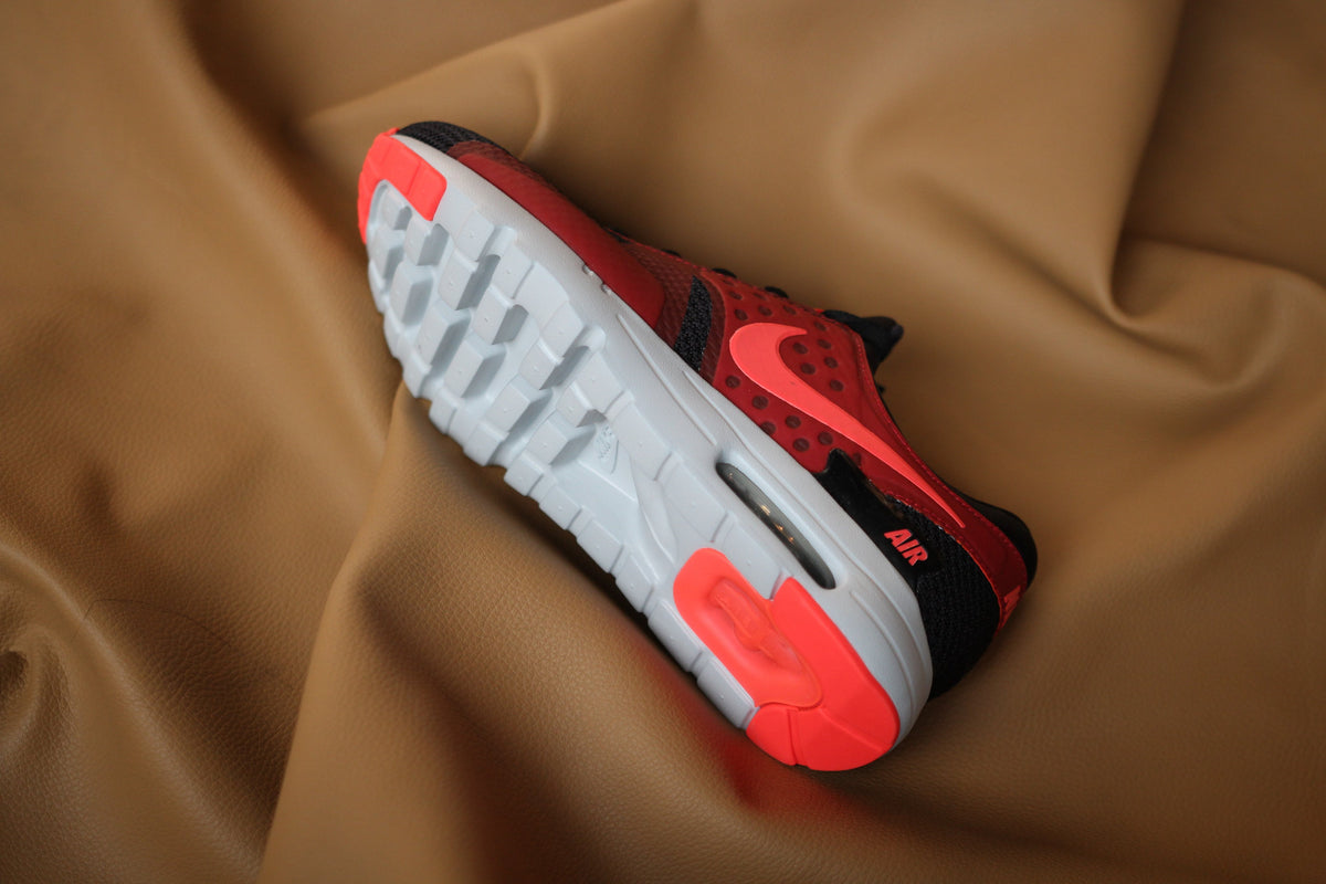 NIKE AIR MAX ZERO ESSENTIAL