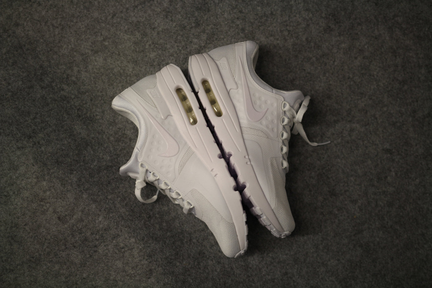NIKE AIR MAX ZERO ESSENTIAL