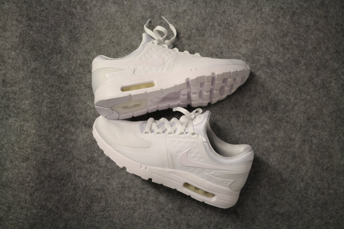 NIKE AIR MAX ZERO ESSENTIAL