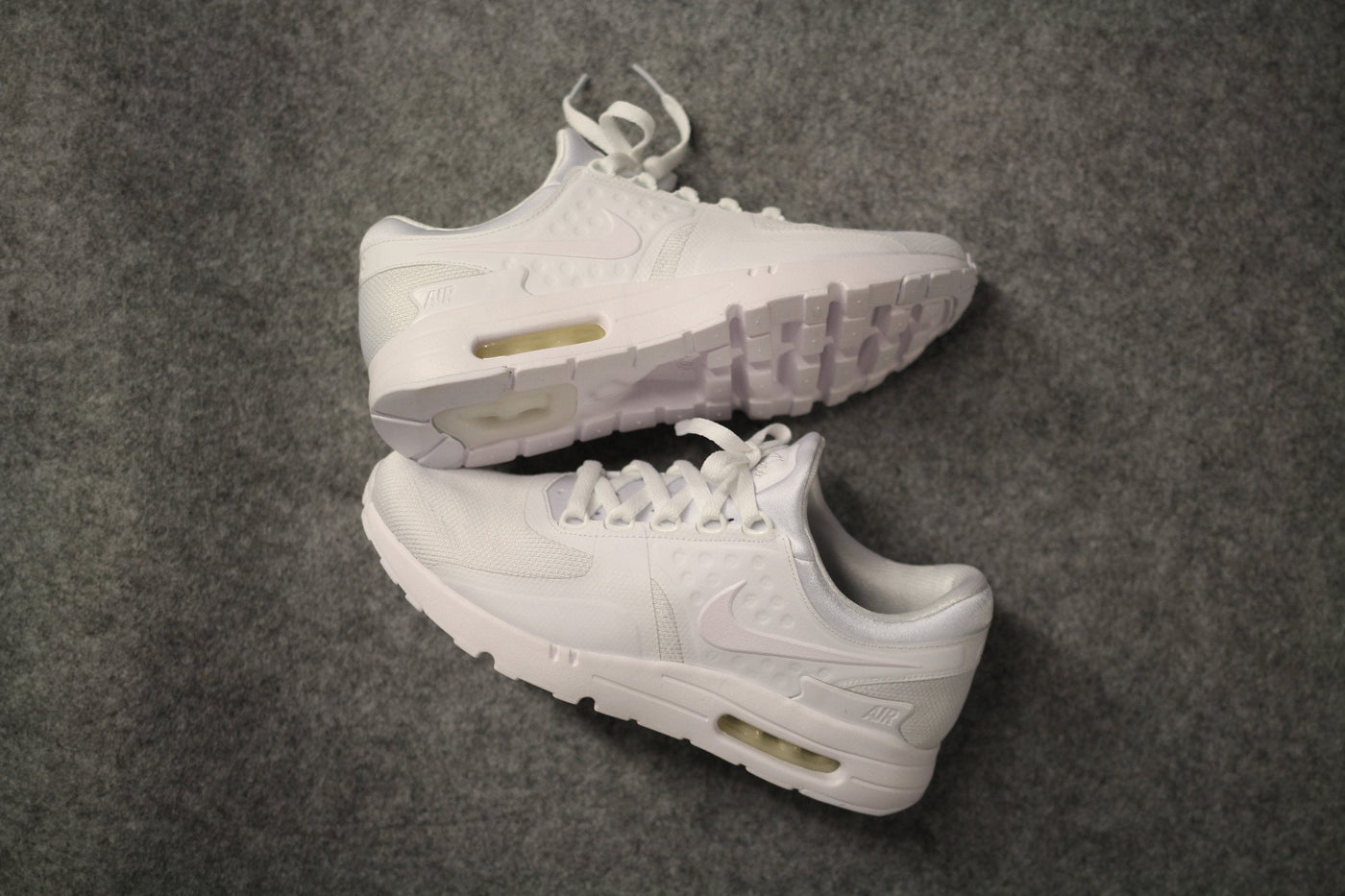 NIKE AIR MAX ZERO ESSENTIAL