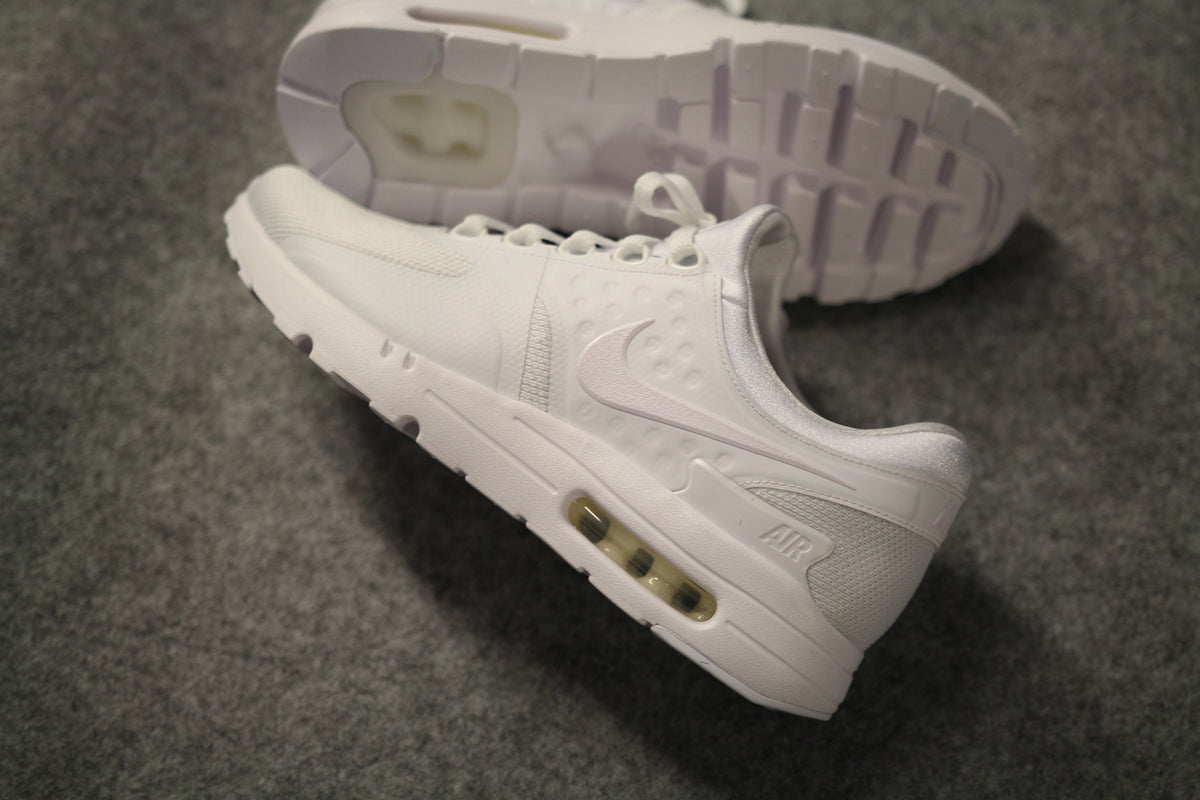 NIKE AIR MAX ZERO ESSENTIAL