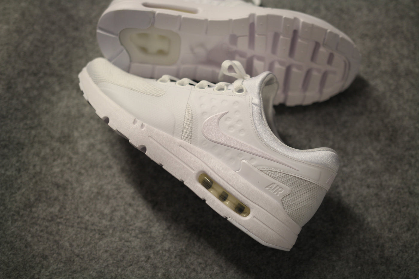 NIKE AIR MAX ZERO ESSENTIAL