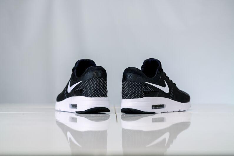 NIKE AIR MAX ZERO ESSENTIAL