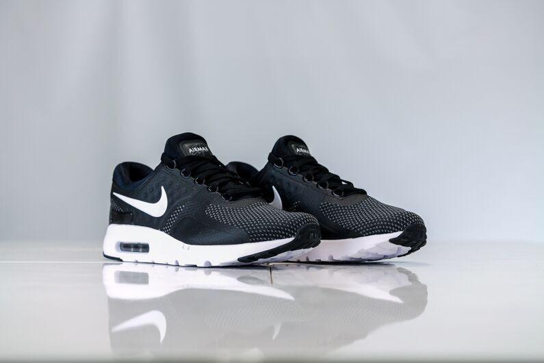 NIKE AIR MAX ZERO ESSENTIAL