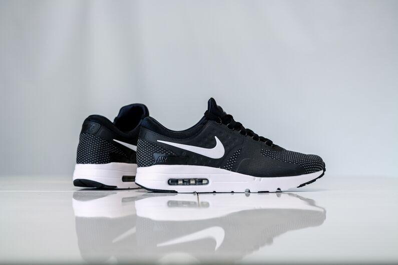 NIKE AIR MAX ZERO ESSENTIAL